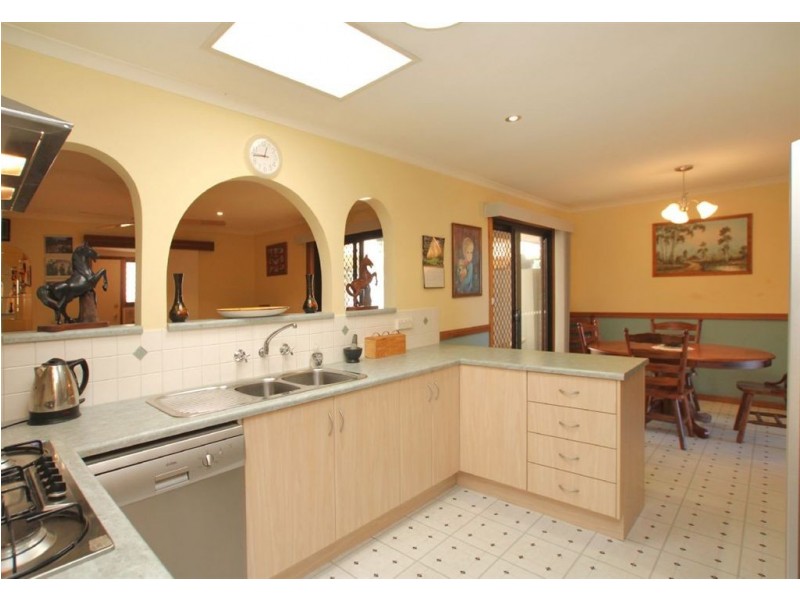 40 Lynlee Crescent, Huntfield Heights SA 5163