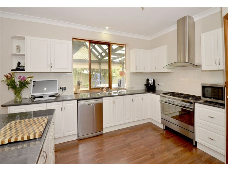 23 Crossdale Drive, Aberfoyle Park SA 5159