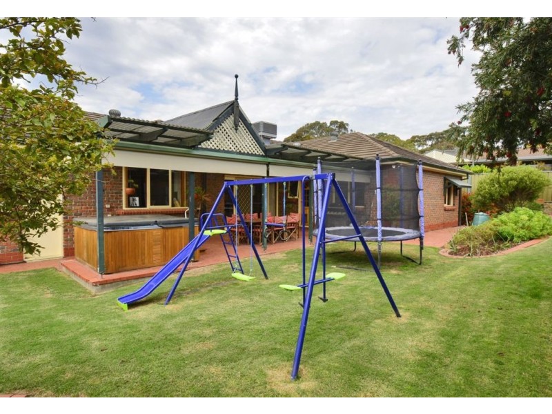 23 Crossdale Drive, Aberfoyle Park SA 5159