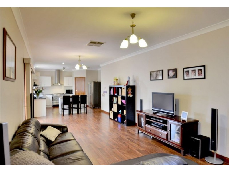 23 Crossdale Drive, Aberfoyle Park SA 5159