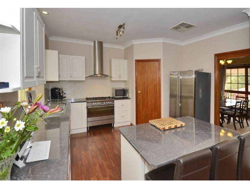 23 Crossdale Drive, Aberfoyle Park SA 5159