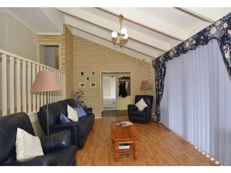 7 Camelot Crescent, Seacombe Heights SA 5047