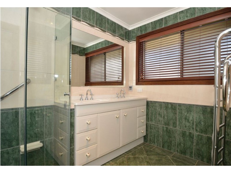 2 Ebor Crescent, Aberfoyle Park SA 5159