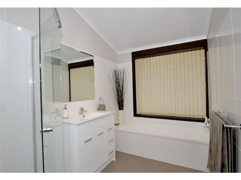 8 Palmyra Court, Flagstaff Hill SA 5159