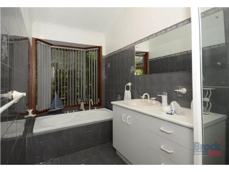 28 Monaco Circuit, Aberfoyle Park SA 5159