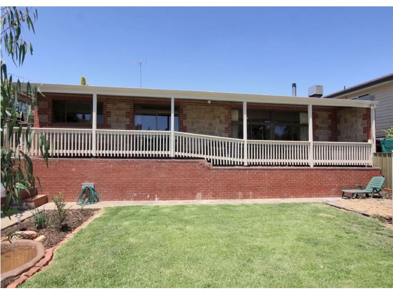 15 Horseshoe Drive, Aberfoyle Park SA 5159