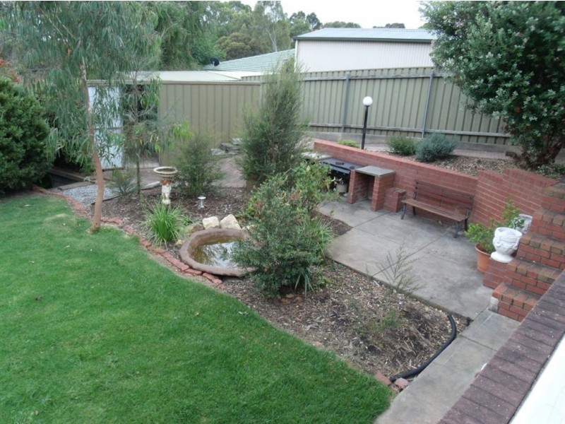 15 Horseshoe Drive, Aberfoyle Park SA 5159