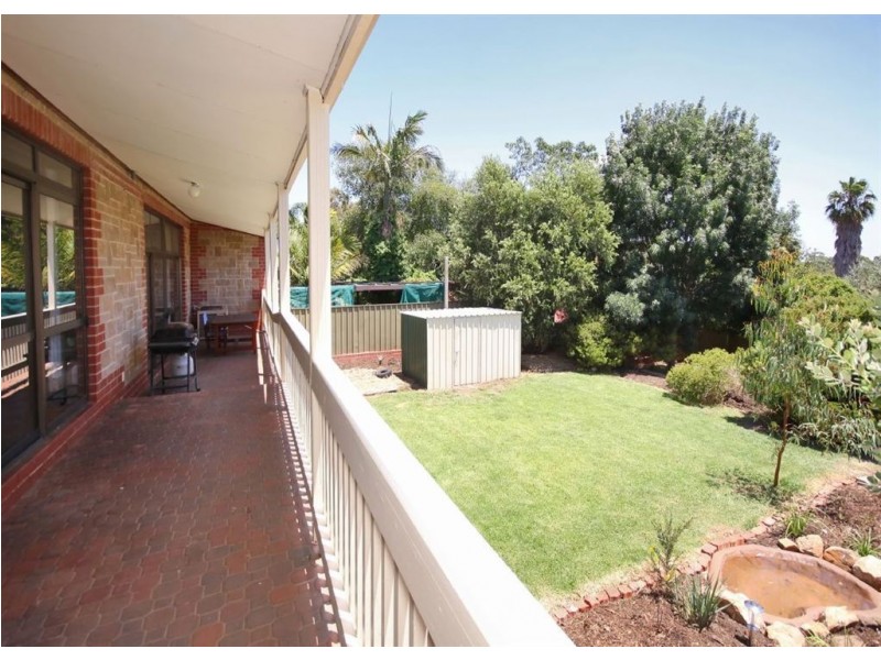 15 Horseshoe Drive, Aberfoyle Park SA 5159