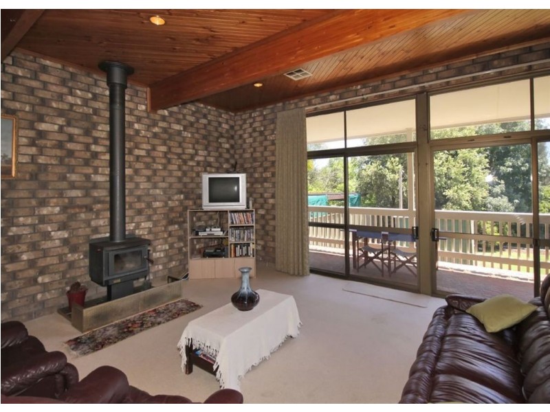 15 Horseshoe Drive, Aberfoyle Park SA 5159