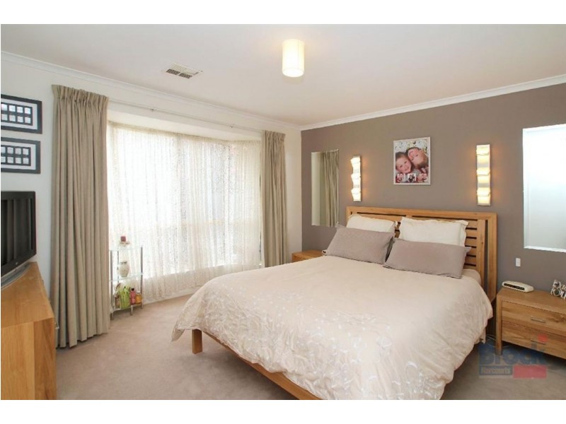 2 Hopkins Court, Woodcroft SA 5162