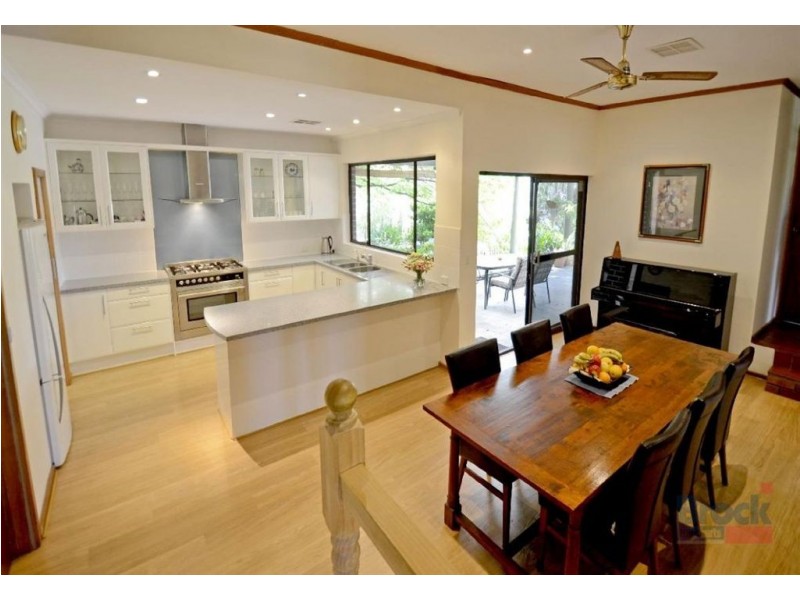 1 Surrey Crt, Flagstaff Hill SA 5159