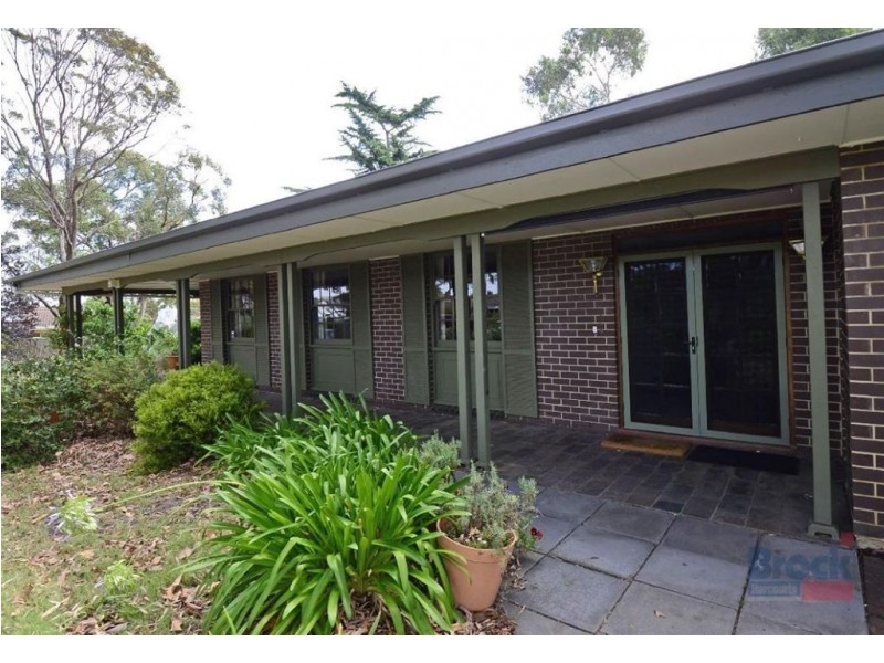 1 Surrey Crt, Flagstaff Hill SA 5159