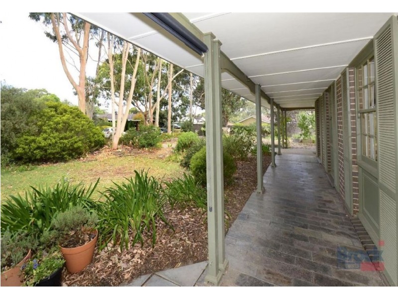 1 Surrey Crt, Flagstaff Hill SA 5159