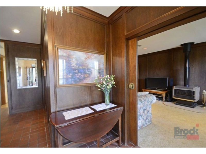 1 Surrey Crt, Flagstaff Hill SA 5159