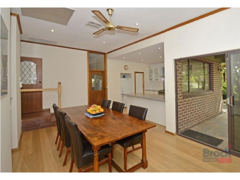 1 Surrey Crt, Flagstaff Hill SA 5159