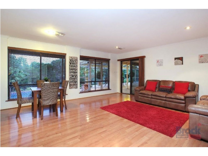 69 Oakridge Road, Aberfoyle Park SA 5159