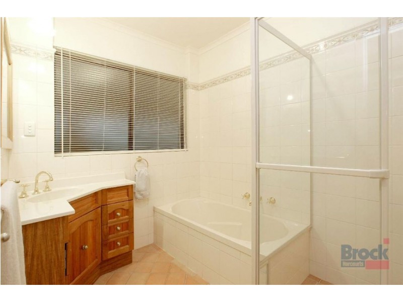 69 Oakridge Road, Aberfoyle Park SA 5159