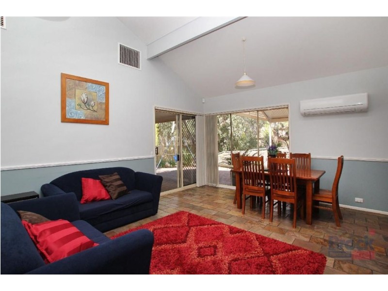 27 Crossdale Drive, Aberfoyle Park SA 5159