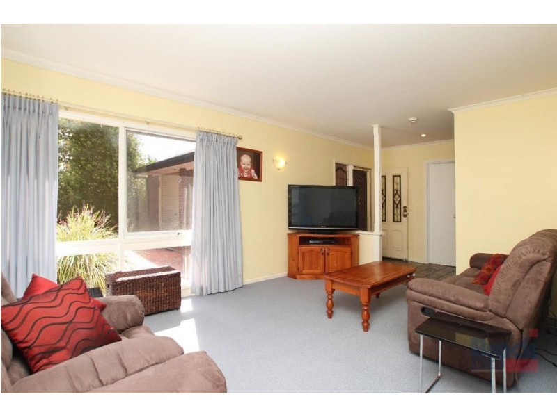 27 Crossdale Drive, Aberfoyle Park SA 5159