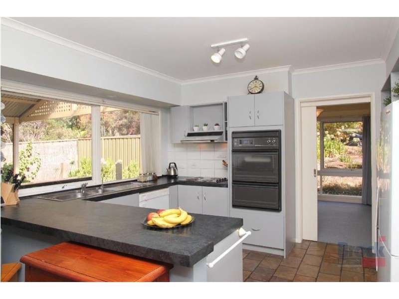 27 Crossdale Drive, Aberfoyle Park SA 5159