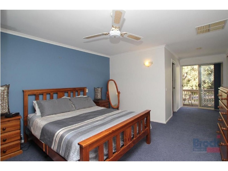 27 Crossdale Drive, Aberfoyle Park SA 5159