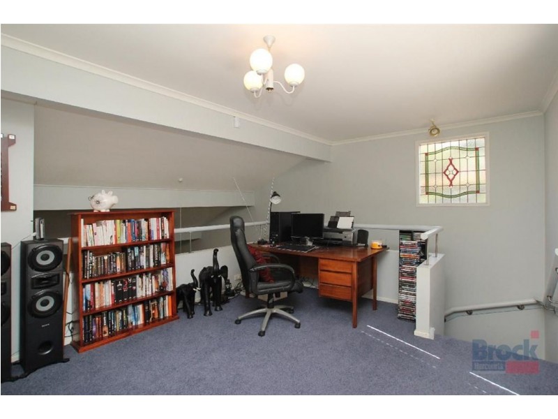 27 Crossdale Drive, Aberfoyle Park SA 5159