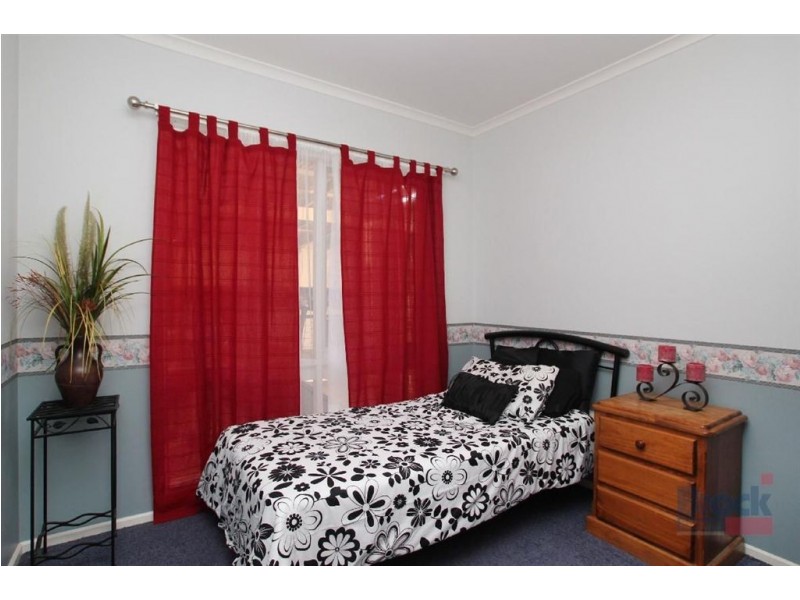 27 Crossdale Drive, Aberfoyle Park SA 5159