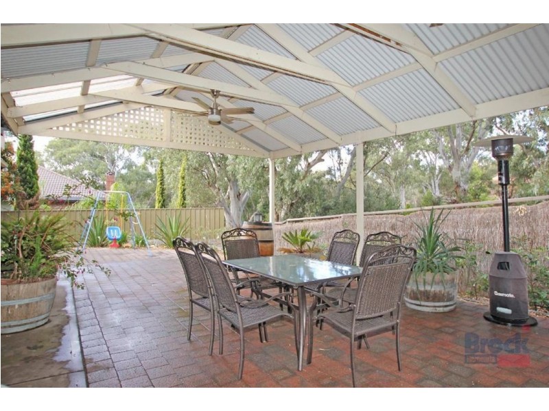 27 Crossdale Drive, Aberfoyle Park SA 5159
