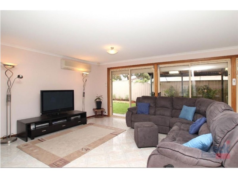 6 Lennon Drive, Woodcroft SA 5162