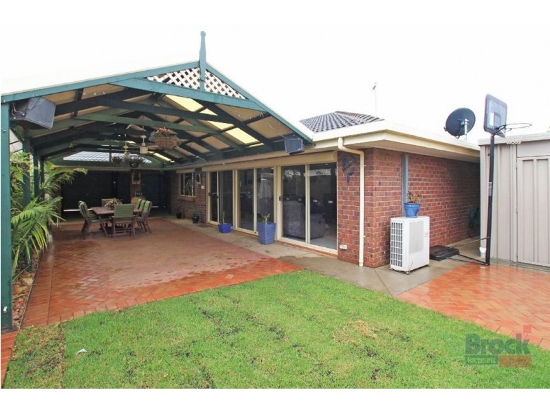 6 Lennon Drive, Woodcroft SA 5162