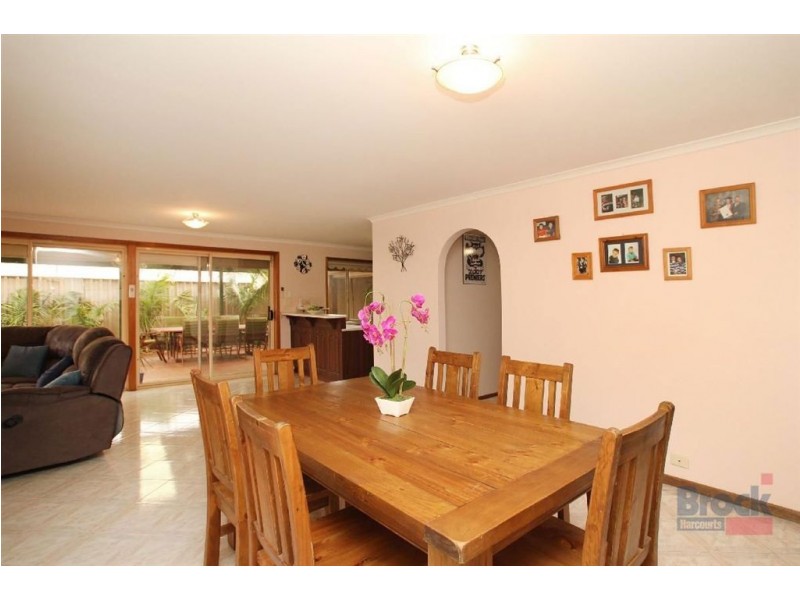 6 Lennon Drive, Woodcroft SA 5162