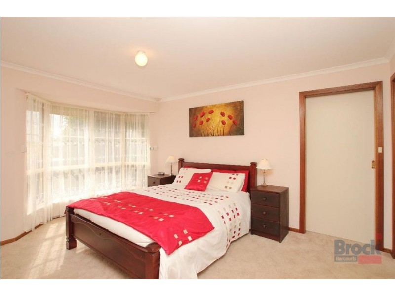 6 Lennon Drive, Woodcroft SA 5162