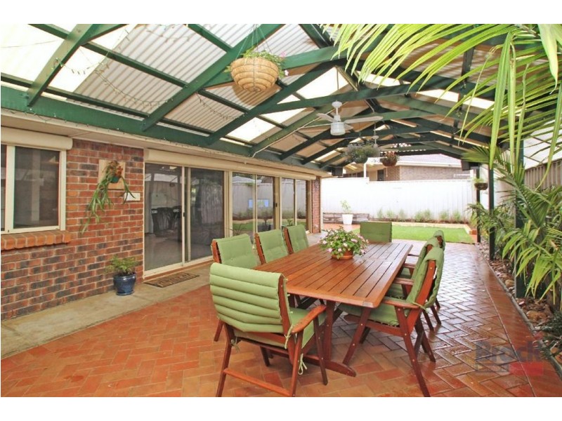 6 Lennon Drive, Woodcroft SA 5162