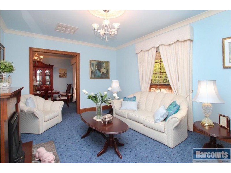 12 Crossdale Drive, Aberfoyle Park SA 5159