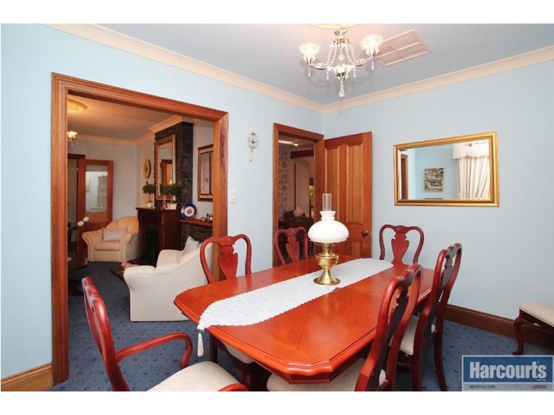 12 Crossdale Drive, Aberfoyle Park SA 5159