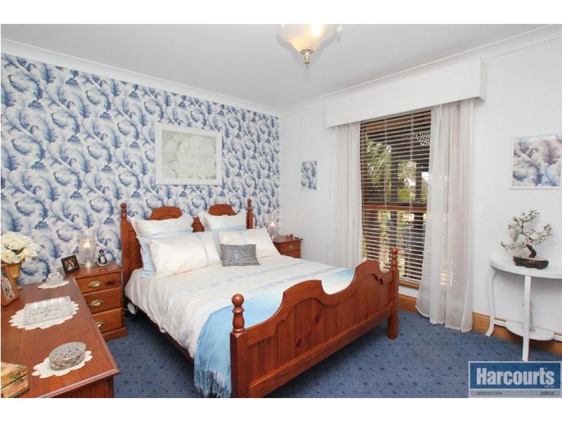 12 Crossdale Drive, Aberfoyle Park SA 5159