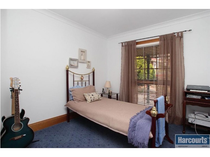 12 Crossdale Drive, Aberfoyle Park SA 5159