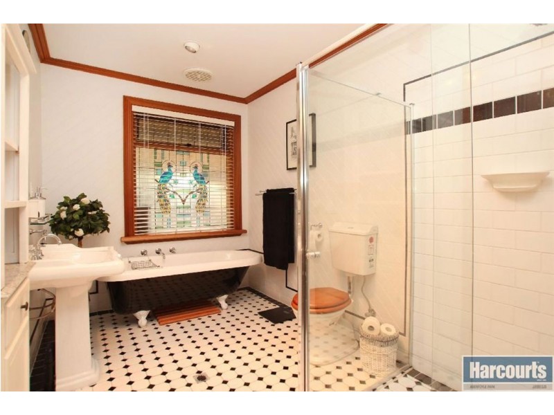 12 Crossdale Drive, Aberfoyle Park SA 5159