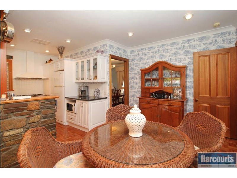 12 Crossdale Drive, Aberfoyle Park SA 5159