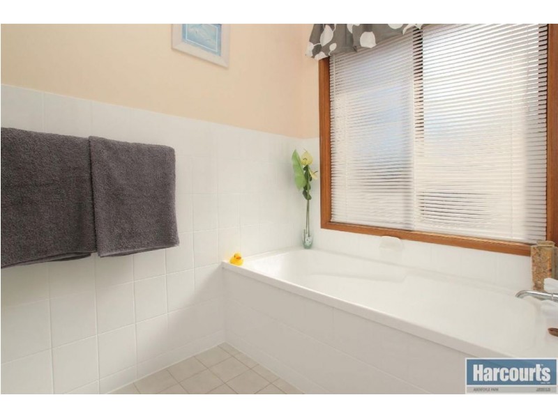 47 Woodlea Drive, Aberfoyle Park SA 5159