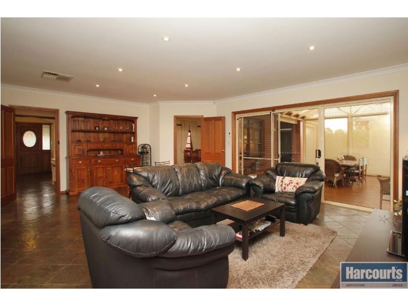 5 Horseshoe Drive, Woodcroft SA 5162