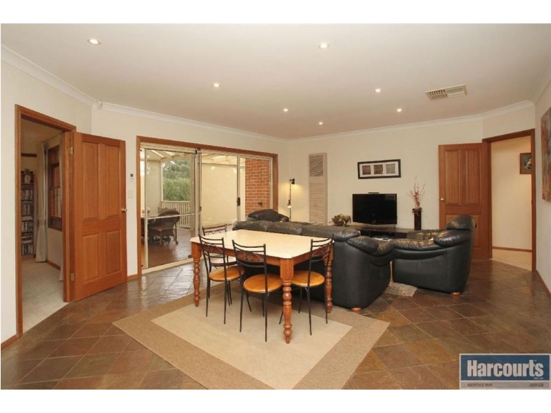 5 Horseshoe Drive, Woodcroft SA 5162
