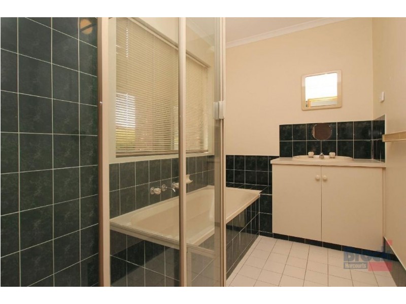 25 Parkes Avenue, Woodcroft SA 5162