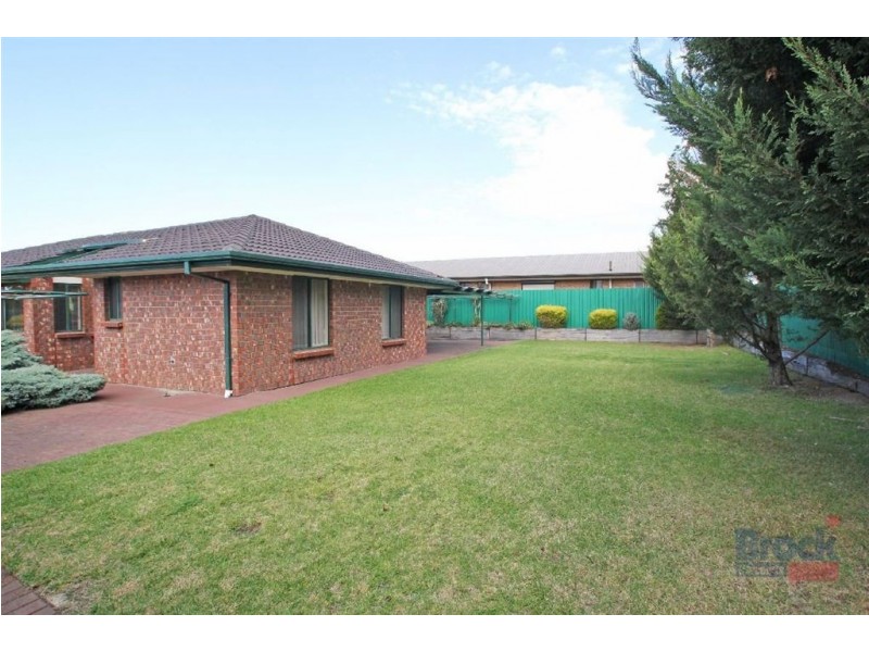 25 Parkes Avenue, Woodcroft SA 5162