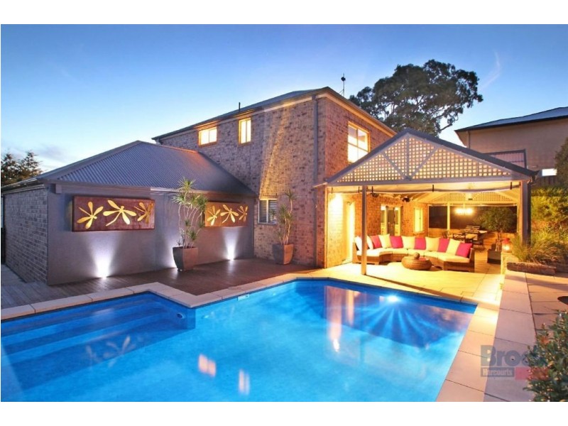 4 The Oaks Parade, Aberfoyle Park SA 5159