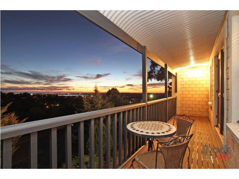 4 The Oaks Parade, Aberfoyle Park SA 5159
