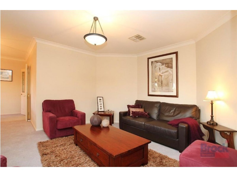 4 The Oaks Parade, Aberfoyle Park SA 5159