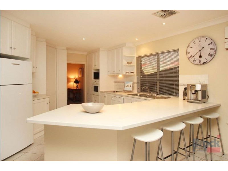 4 The Oaks Parade, Aberfoyle Park SA 5159