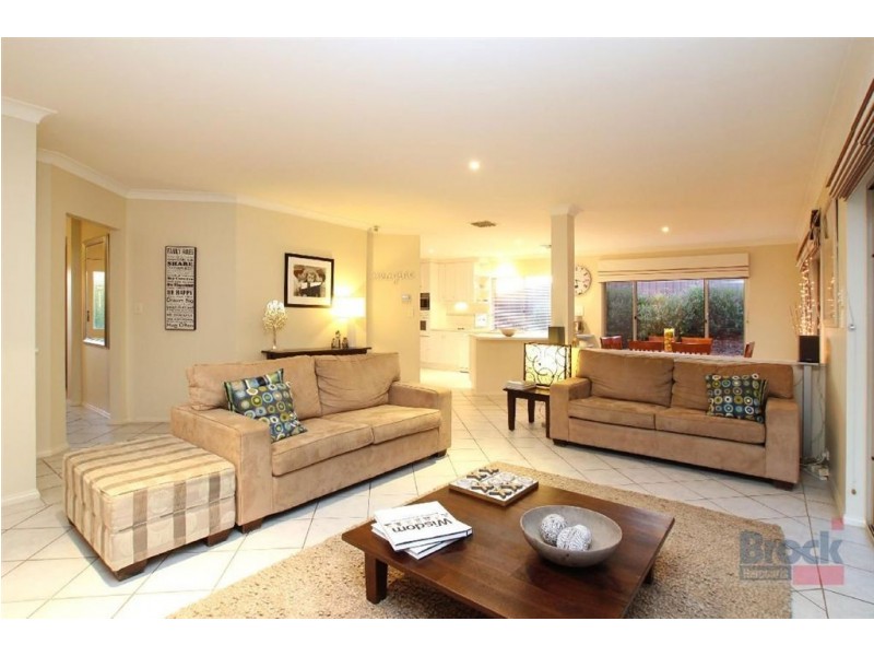 4 The Oaks Parade, Aberfoyle Park SA 5159