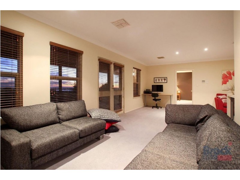 4 The Oaks Parade, Aberfoyle Park SA 5159